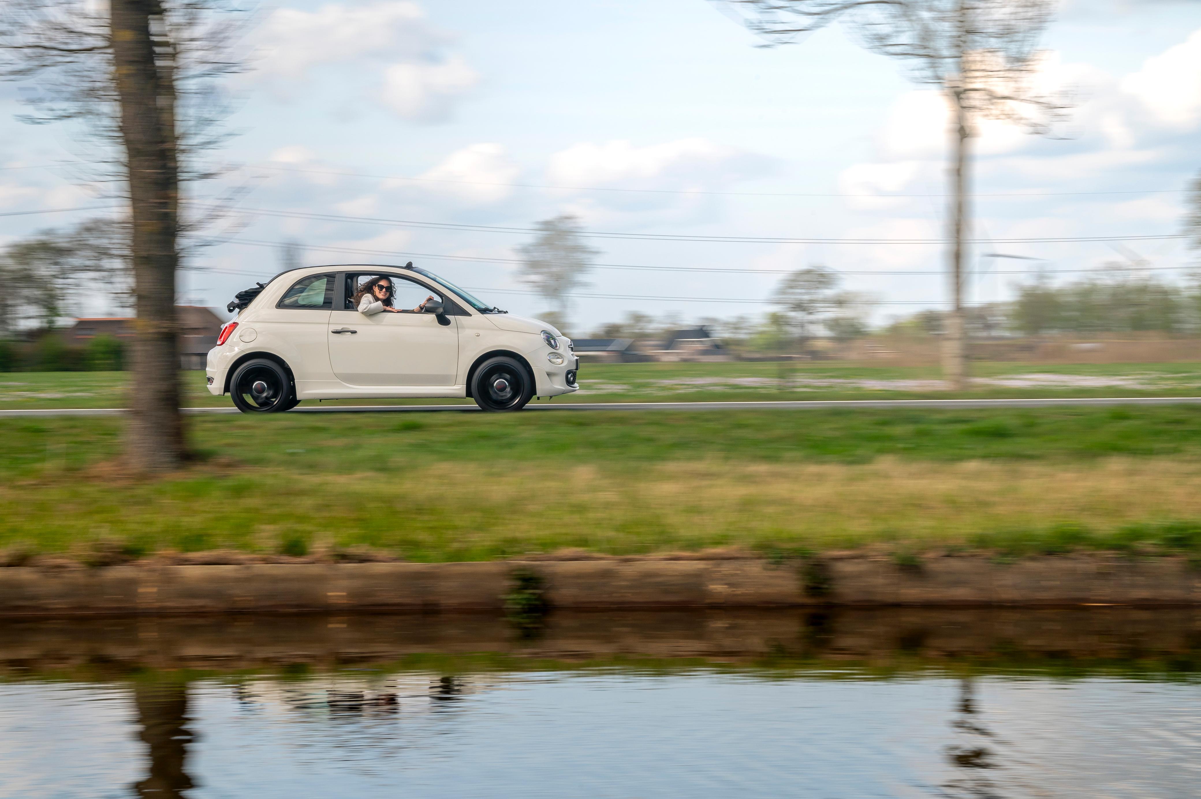 Fiat 500 bij Bella Motori in Nieuwleusen