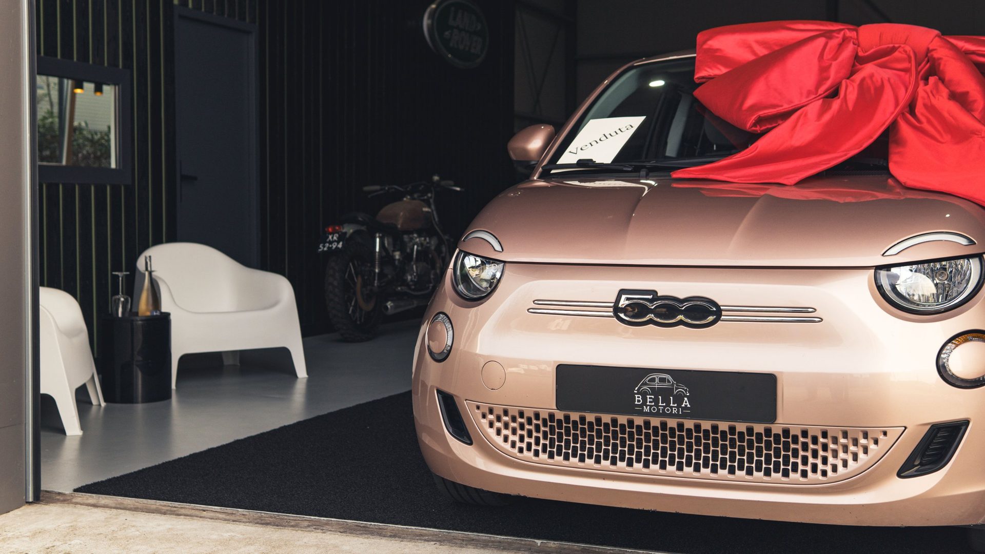 Fiat 500 bij Bella Motori in Nieuwleusen