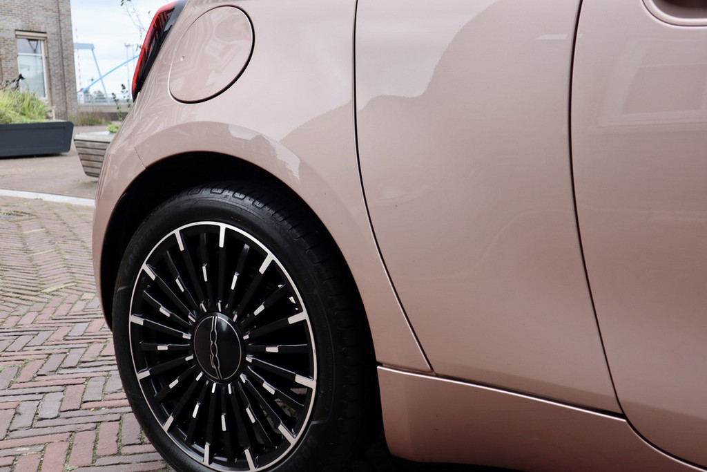 Fiat 500e 3+1 Icon 42 kWh, foto 9