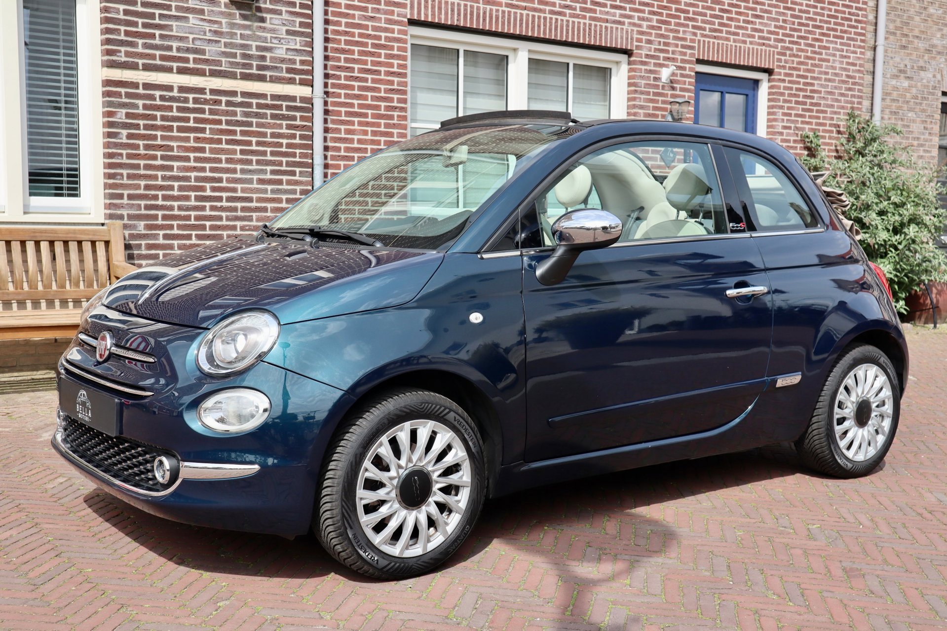 Fiat 500 C 1.2 Lounge uit 2016, verkocht door Bella Motori